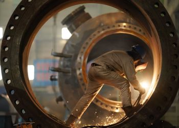 IMF再次下调今明两年世界经济增长预期