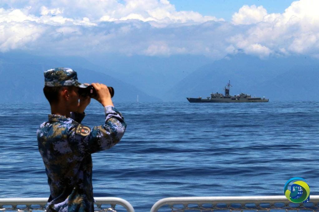 2022年8月5日，中国人民解放军东部战区海军继续在台岛周边海域展开实战化训练。这是从东部战区海军舰拍摄的台舰近景。
