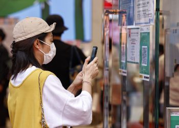 9日起香港新冠确诊者将转红码