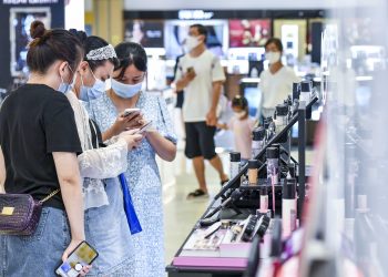 海南本轮疫情累计报告感染者破两万例 新增感染者数持续下降