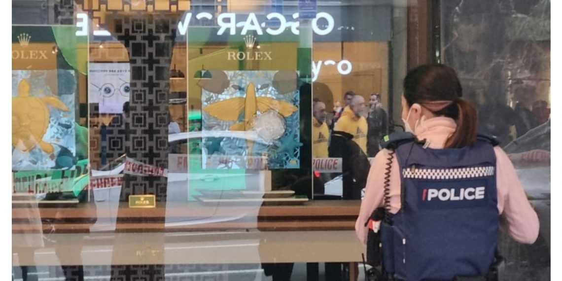 “明目张胆”!奥克兰珠宝店遭遇白天抢劫