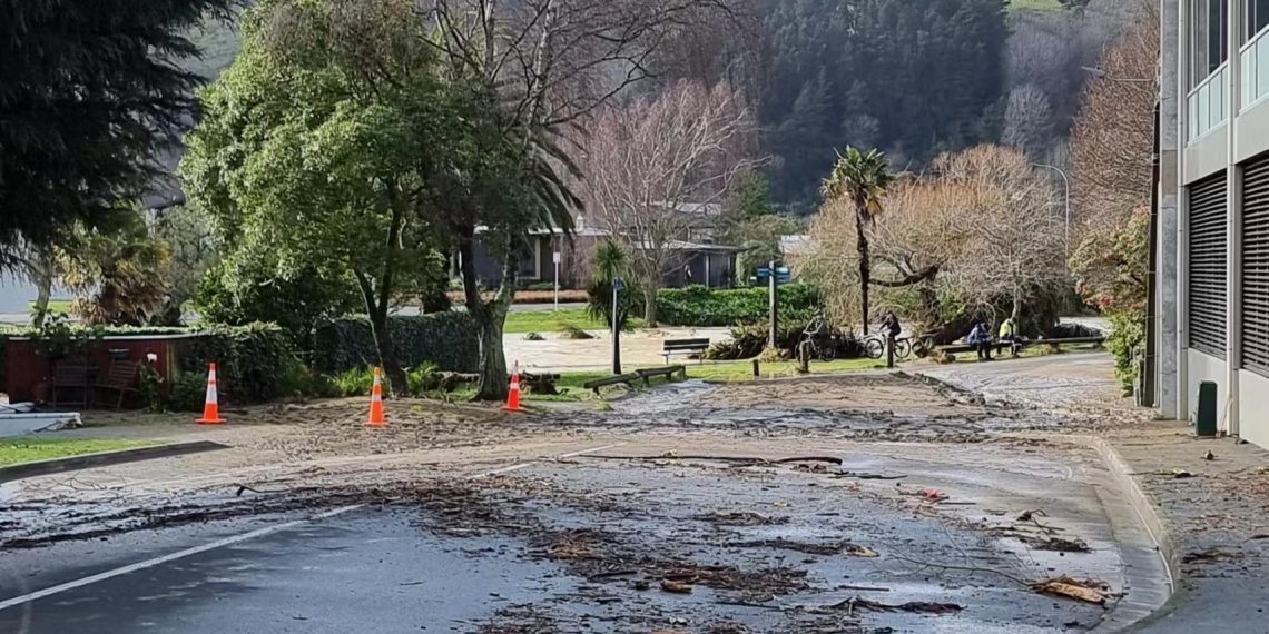新西兰狂野天气:洪水与滑坡,道路关闭,房屋受损(视频)