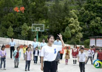 央视评论员文章：国将兴，必贵师而重傅