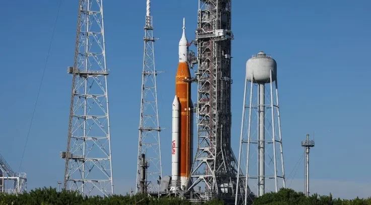 NASA决定9月3日再尝试发射登月火箭