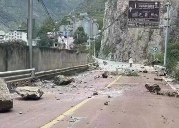 突发！四川泸定发生6.8级地震 当地居民称“晃得站不住”（+视频）