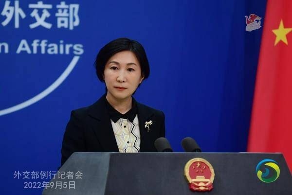 中国外交部新任发言人毛宁亮相蓝厅