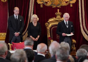 查尔斯三世正式宣誓登基成为英国新君主