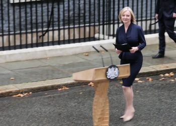 特拉斯接受英女王任命正式成为英国首相