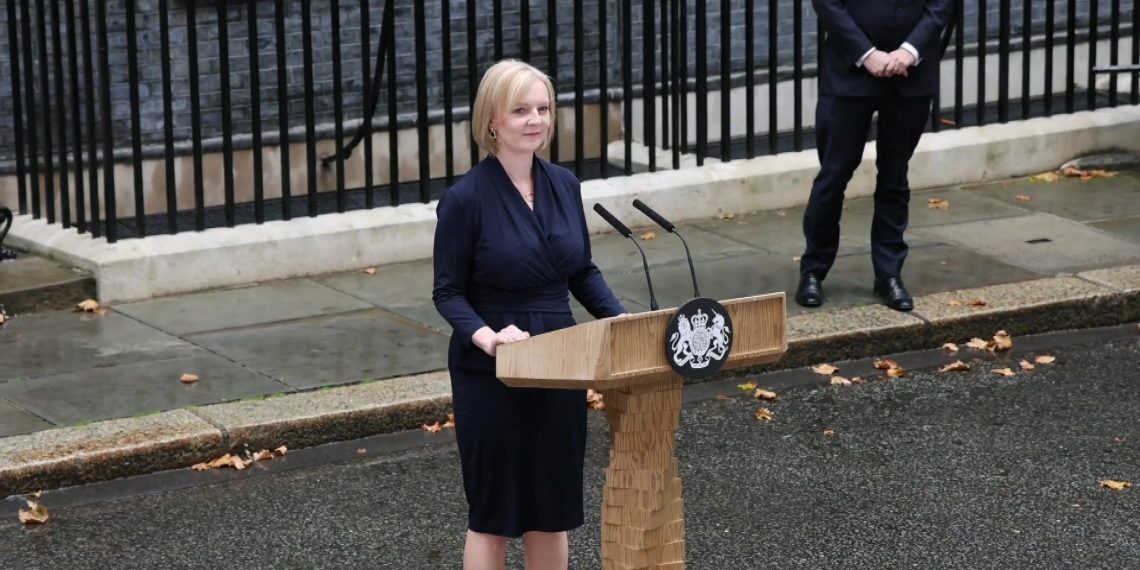 特拉斯接受英女王任命正式成为英国首相