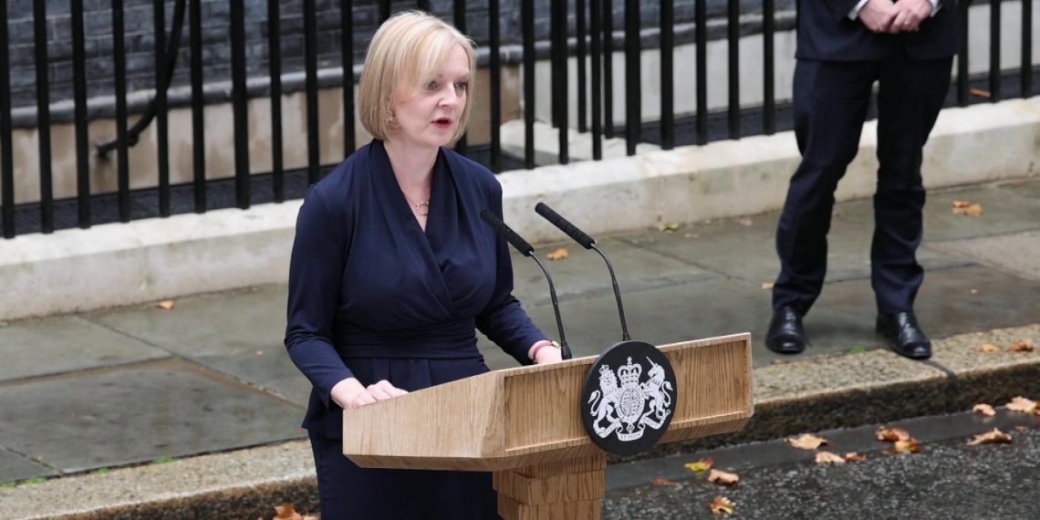 特拉斯接受英女王任命正式成为英国首相
