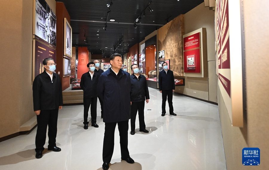 习近平携中共中央政治局6常委专程前往陕西延安