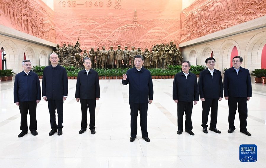 习近平携中共中央政治局6常委专程前往陕西延安