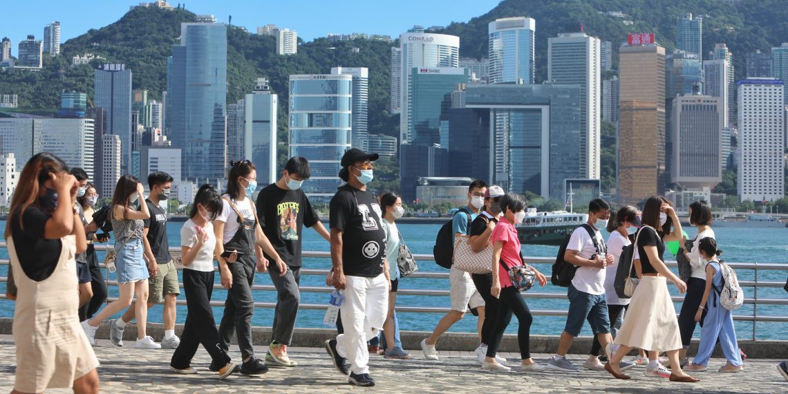 香港将发通行证抢全球人才 退还置业额外“辣税”