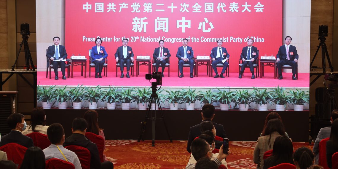 14个代表团率先亮相集体采访，释放地方发展新信号