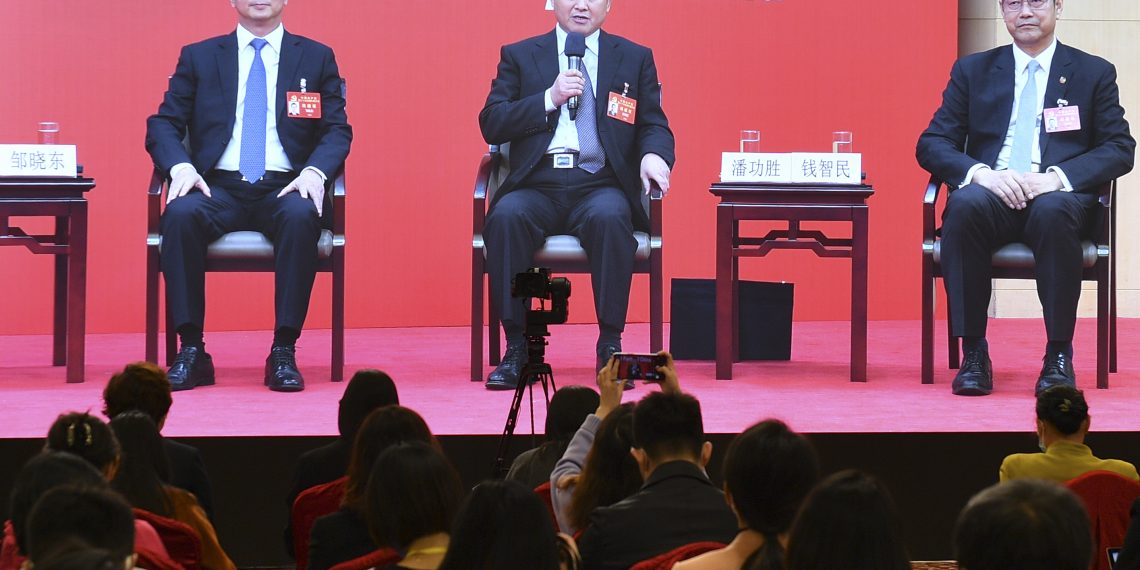 潘功胜:中国外汇储备规模连续17年位居全球第一