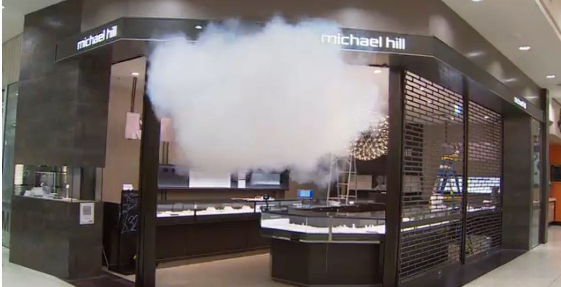 在今年发生 40 起抢劫事件后，珠宝商Michael Hill 用雾炮加强安全性