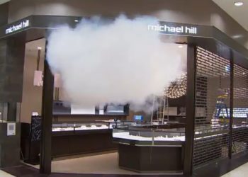 在今年发生 40 起抢劫事件后，珠宝商Michael Hill 用雾炮加强安全性
