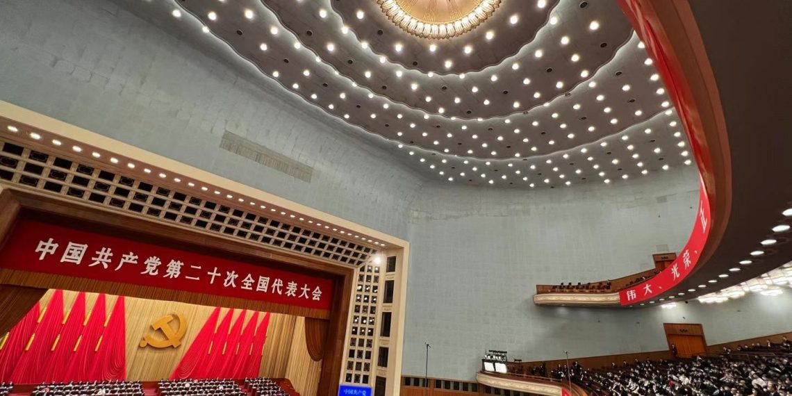 中共二十大16日上午在人民大会堂开幕 习近平正在作报告（视频及图集）
