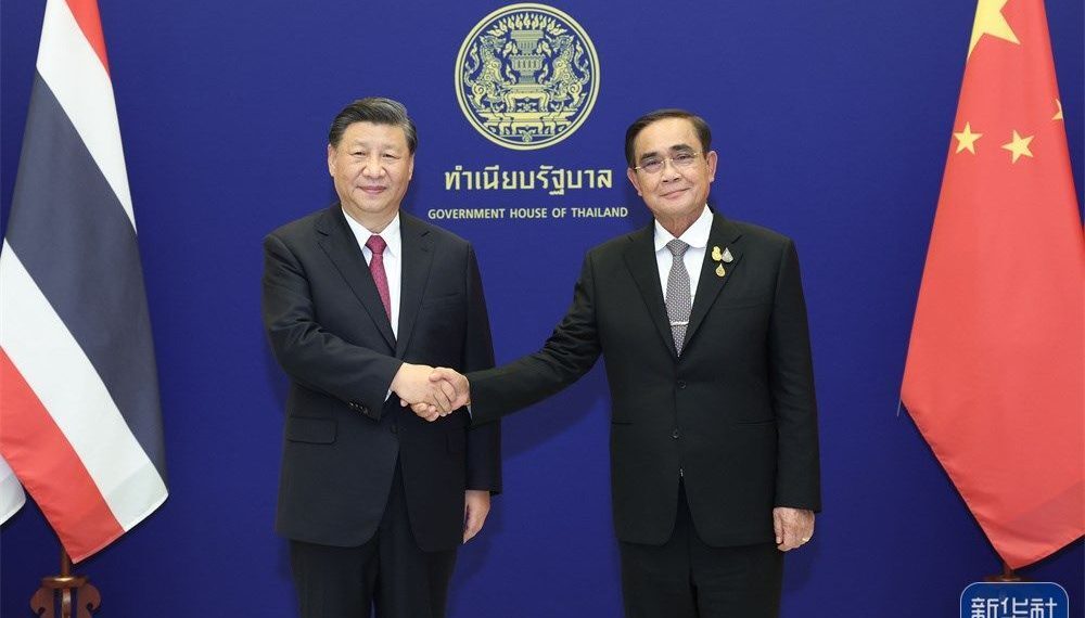 习近平同泰国总理巴育举行会谈(+视频)
