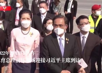 独家视频丨巴育总理前往机场迎接习近平主席到访