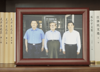 习主席书架上的照片，记录了哪些珍贵瞬间