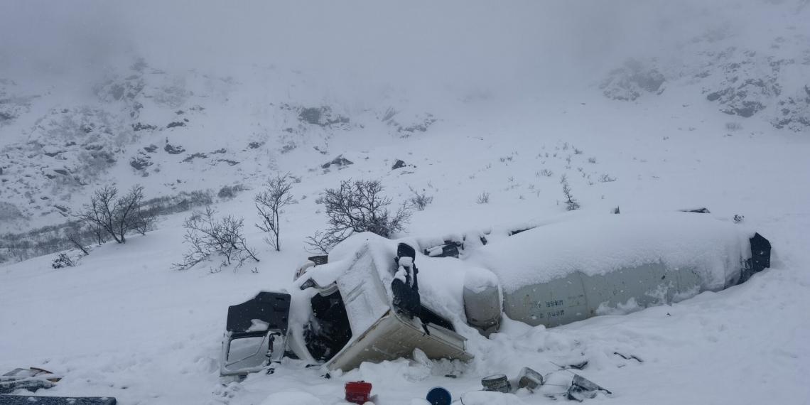 西藏林芝派墨公路雪崩已致8人遇难