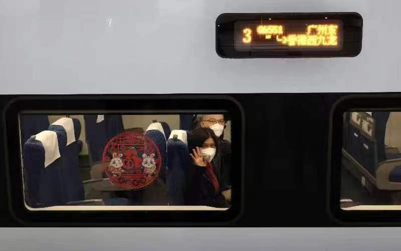 广深港高铁香港段恢复通车 前方到站:香港西九龙