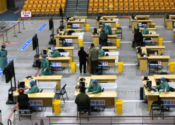 官方：发热门诊高峰已过 莫诺拉韦中国市场首发