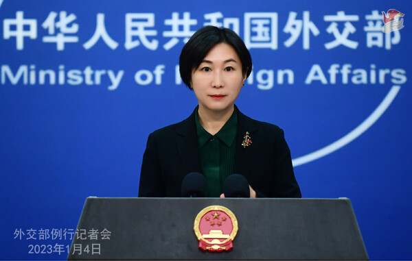 外交部发言人：希望各方避免政治化疫情的言行