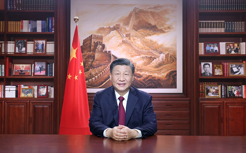 习近平办公室书架照片上新 与江胡合影体现“承前启后”