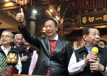 郭台铭年初一拜庙：谁当领导人让神明决定