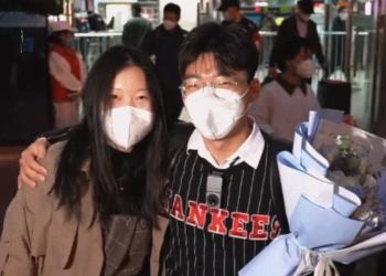 小别离后大团圆！香港与内地恢复通关，亲友重逢拥抱喜极而泣