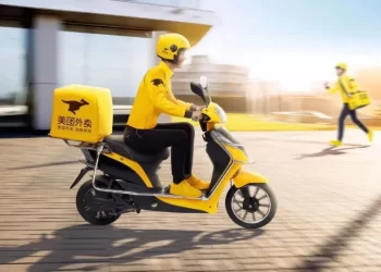 美团外卖在港聘车手月薪可达3.5万港元