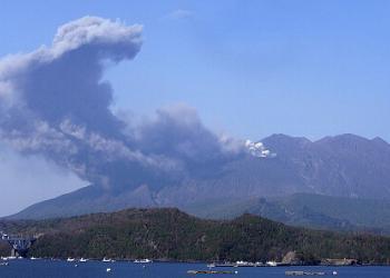 日本樱岛火山近月多次喷发