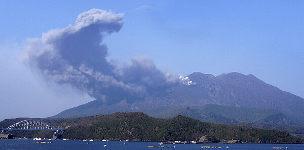 日本樱岛火山近月多次喷发