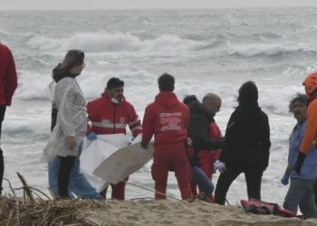 意大利发生移民船沉没事故 至少 60人死亡