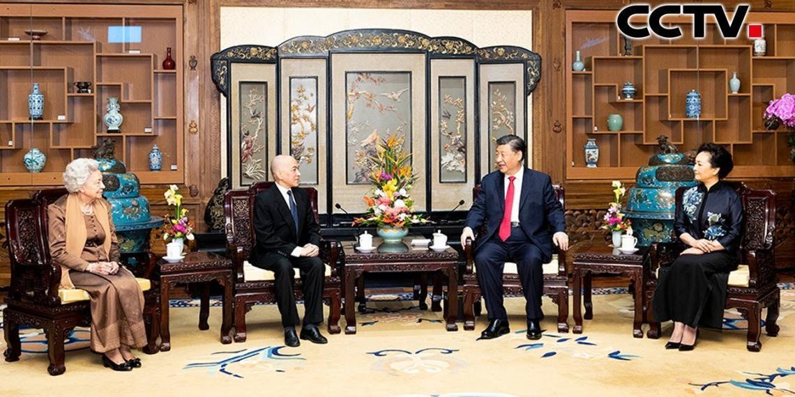 (视频)习近平夫妇会见柬埔寨国王和太后:这里就是你们的家 欢迎你们回家