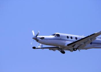 一架小型飞机在美国内华达州坠毁导致5人遇难