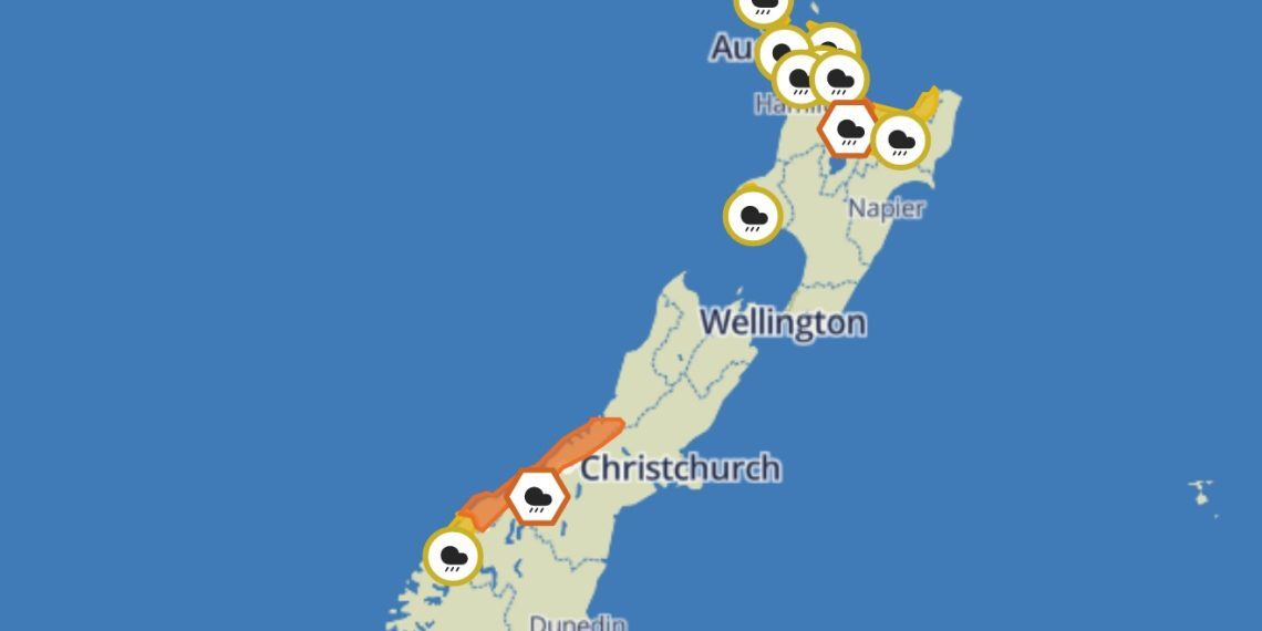 奥克兰红色暴雨警告已解除,但恶劣天气持续