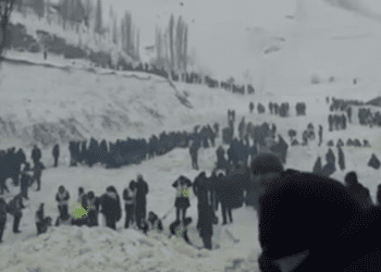 中亚“高山国”塔吉克斯坦斯坦5天200次雪崩19人死
