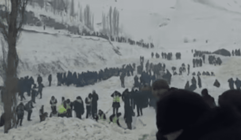 中亚“高山国”塔吉克斯坦斯坦5天200次雪崩19人死