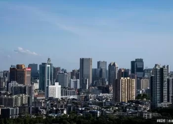 美国衰落不衰落我们管不着，我们能努力的是干好自己的事情