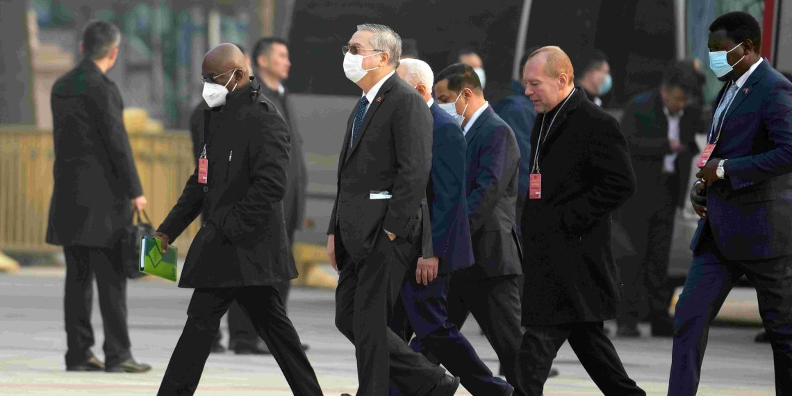 外媒聚焦中国两会：经济增长目标等受关注