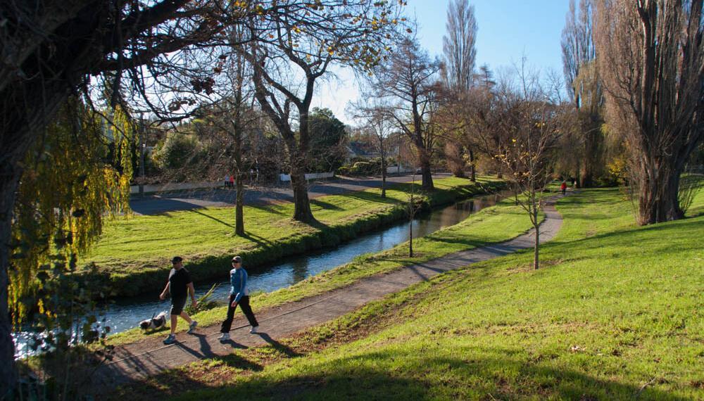 Walking_the_Dog_Heathcote River