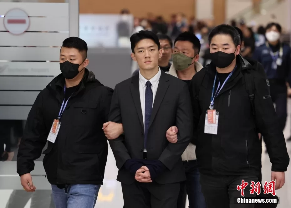 韩警方在机场拘留前总统全斗焕之孙。