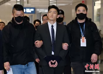 韩警方在机场拘留前总统全斗焕之孙。