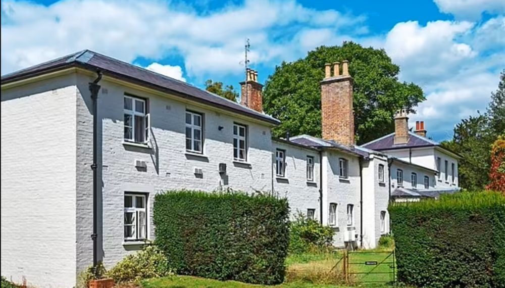 英国王将哈里夫妇逐出王室小屋