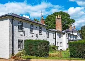 英国王将哈里夫妇逐出王室小屋