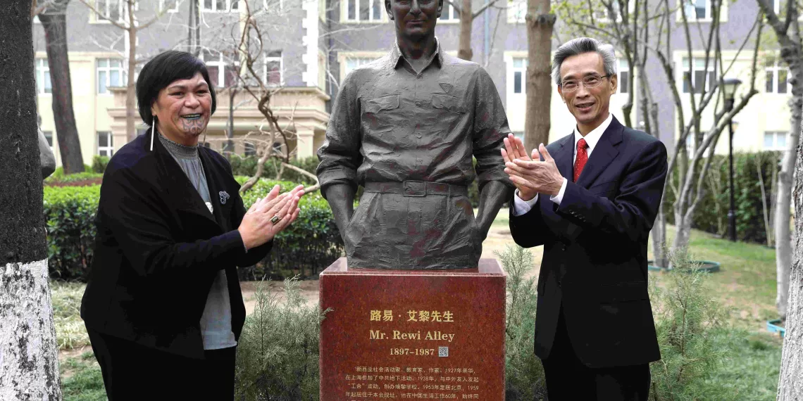 新西兰外长马胡塔出席路易·艾黎雕像揭幕仪式