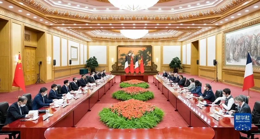 4月6日下午，国家主席习近平在北京人民大会堂同来华进行国事访问的法国总统马克龙举行会谈。
